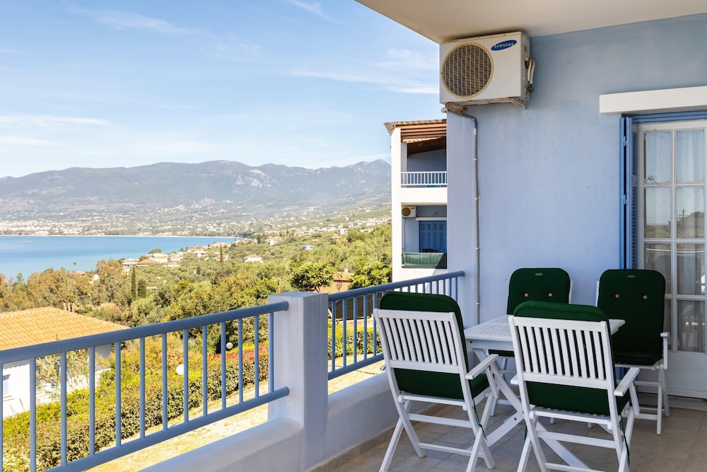 Seaview Heaven - Poolside Bliss by the Beach