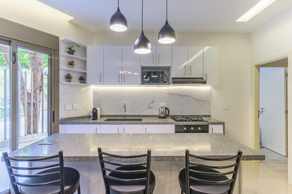 Orano -Chic 2-Bedroom Apt in Bsalim