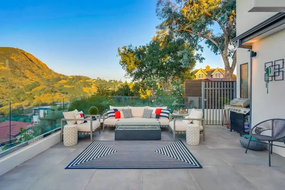 Troy Dr - Sleek & Modern Hollywood Hills Home With Stunning Views