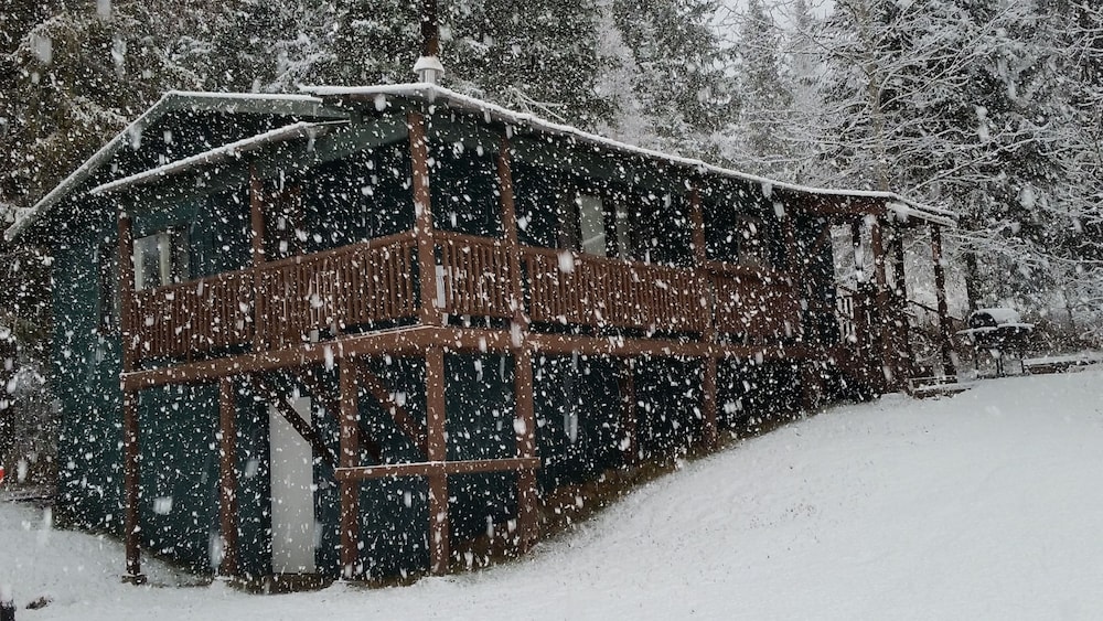 Gwin's Lodge & Roadhouse Est. 1952