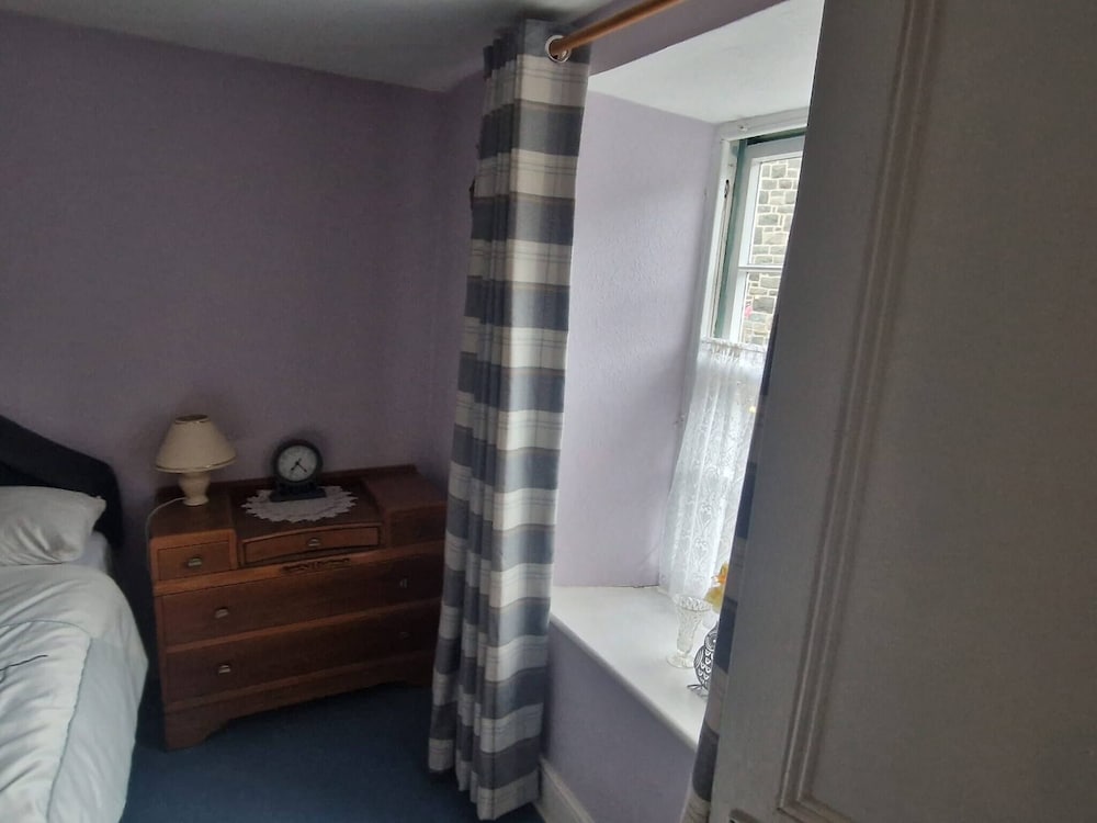 Charming Dolgellau Townhouse With Garden, Perfect for Families