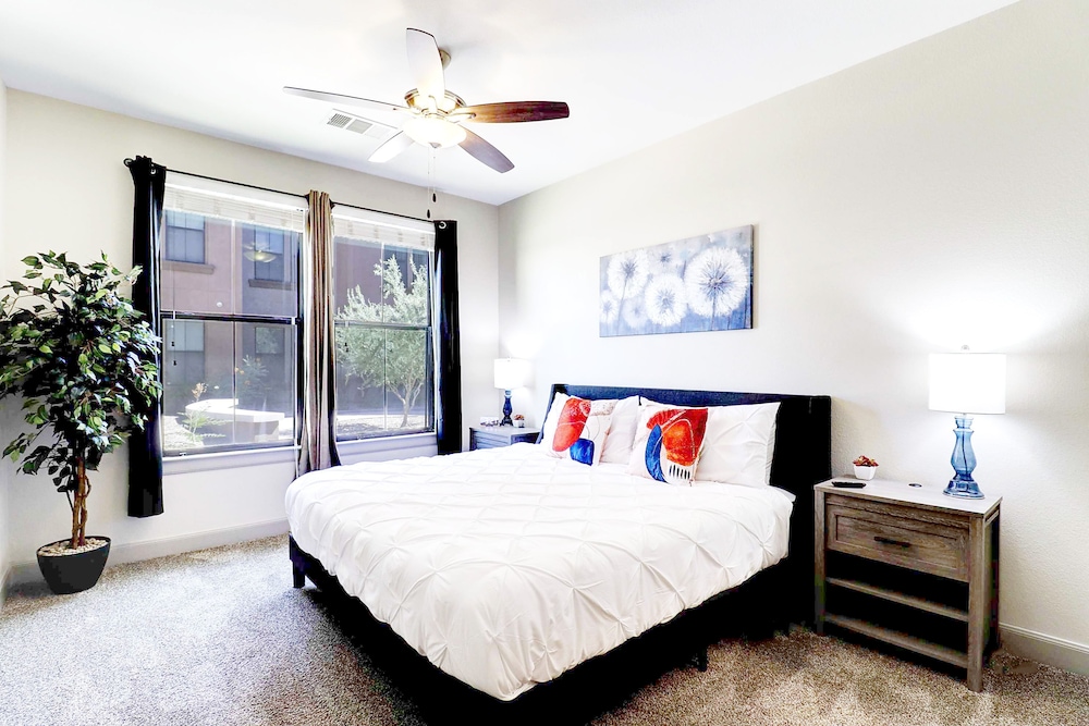 Rooftop Pool with Views-King Beds-Parking 1123 - Property Image 4