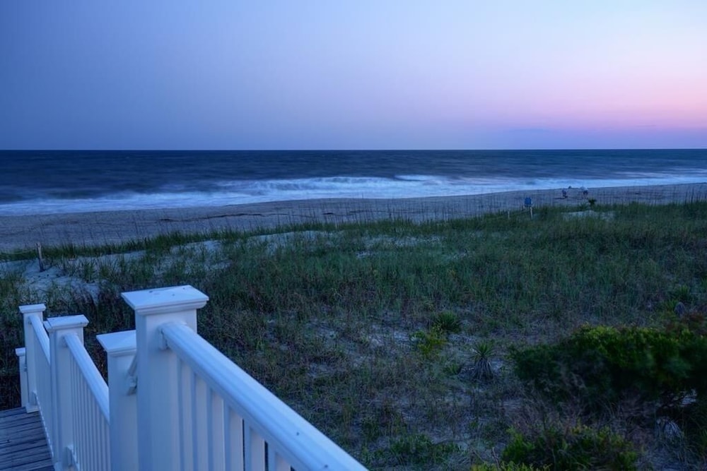R & R By The Sea 4 Bedroom Home by RedAwning