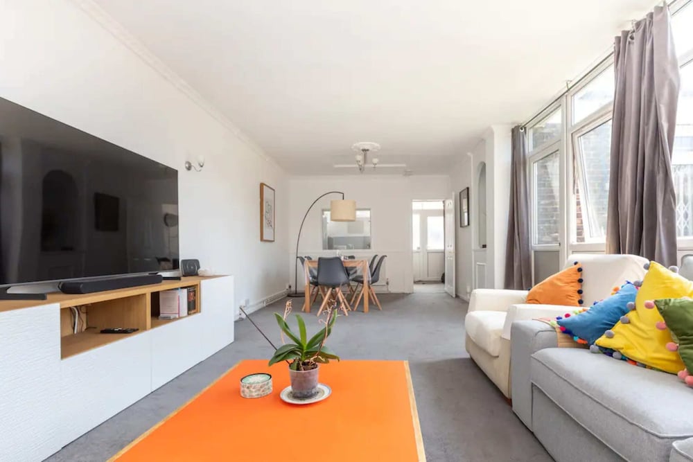Spacious & Welcoming 4BD House - Kennington