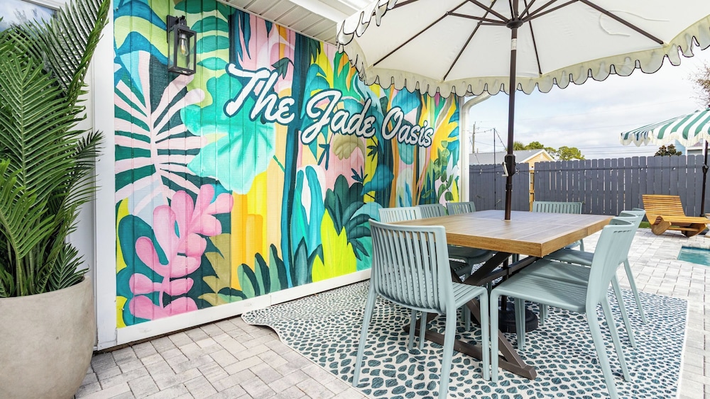 PCB Stay w/ Heated Pool, Hot Tub, Bars, Game Room & Quick Walk to Beach The Jade Oasis by Avantstay