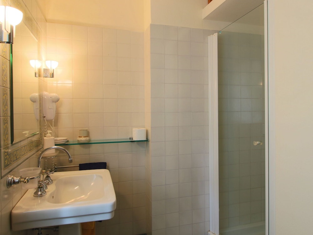 Panoramic Tuscan Villa en Sinalunga — bathroom