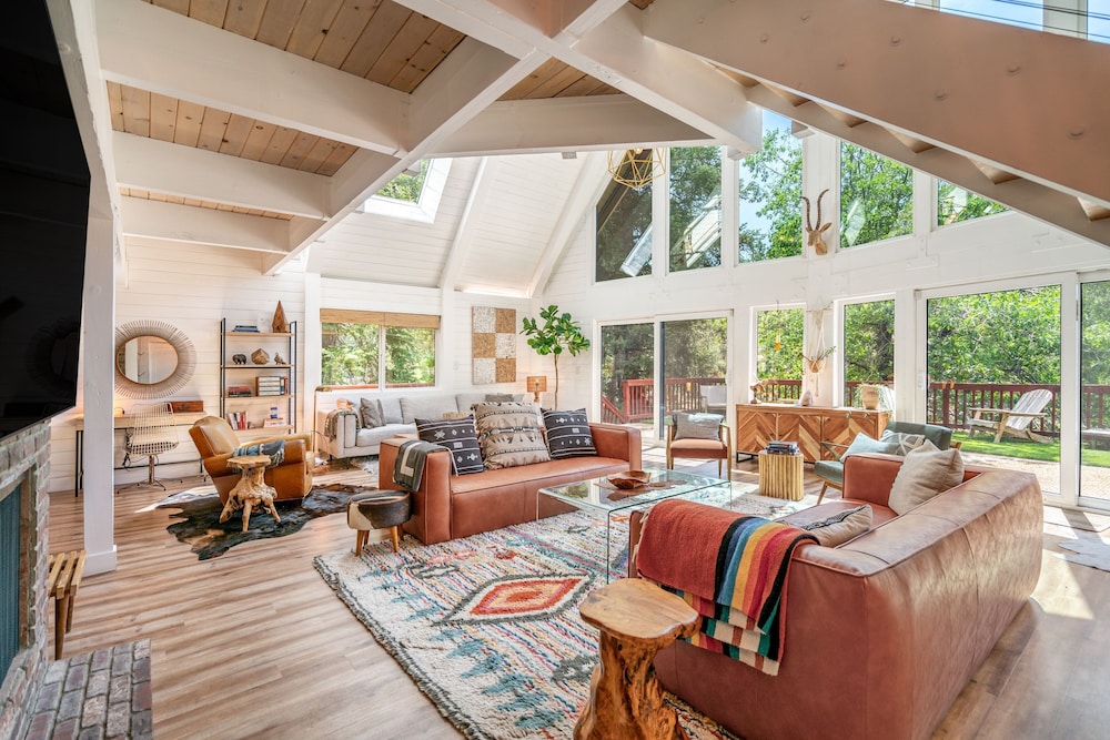 Oak and Luna by Avantstay Beautiful Big Bear Home w Hot Tub Home Theatre Ping Pong