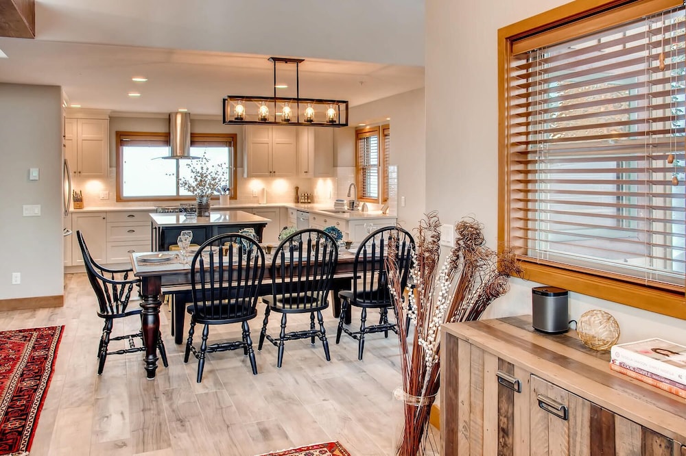 385 Moonshine Crescent by Okanagan Premier