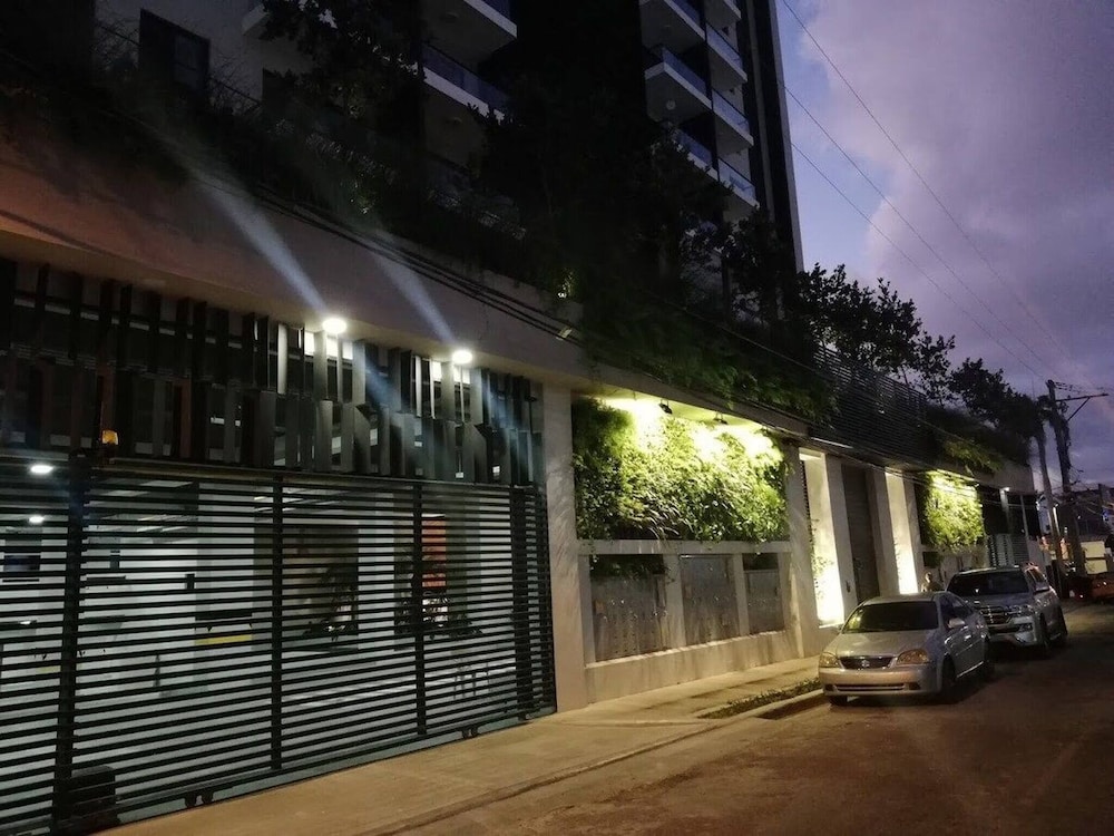 Luxury Condo 1 Br Pool Excellent Location
