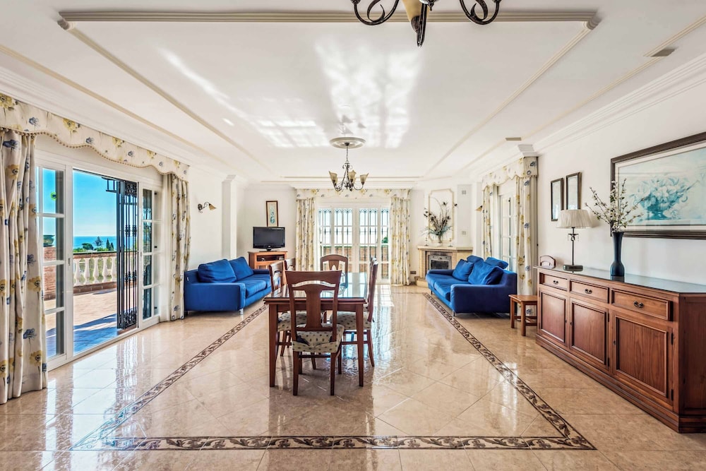 Villa Maria Isabel