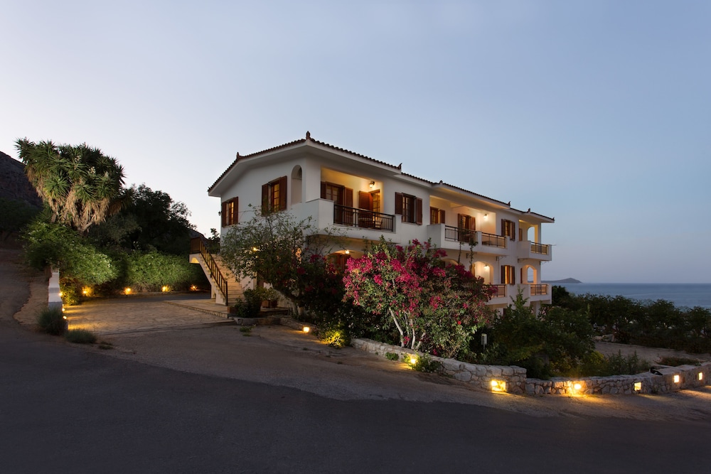 Venetia Apartments