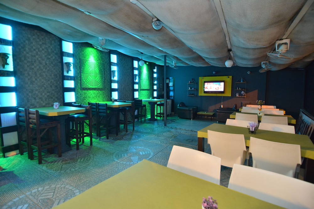 Rose Garden Apart Hotel - Image 18