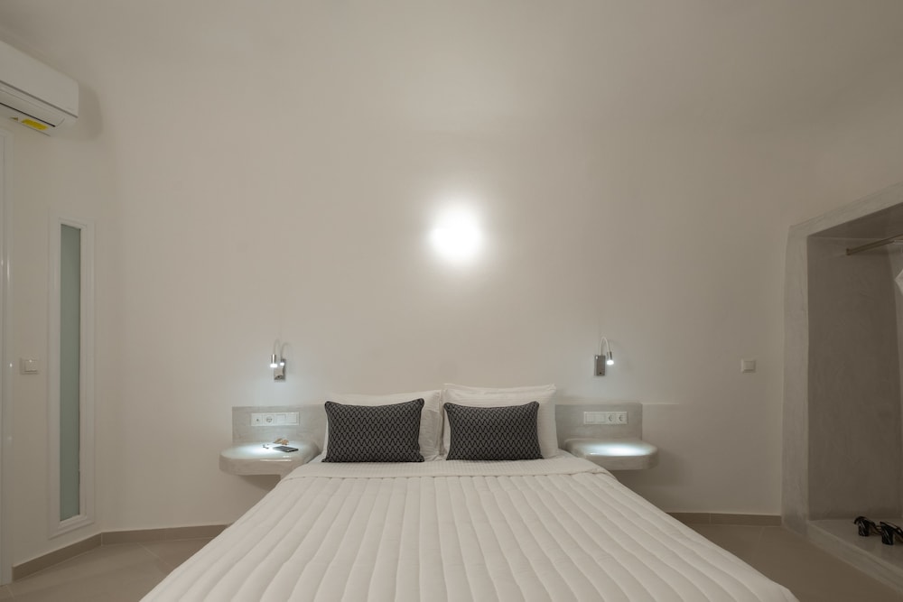 Santoterra Antigua Suites photo 2