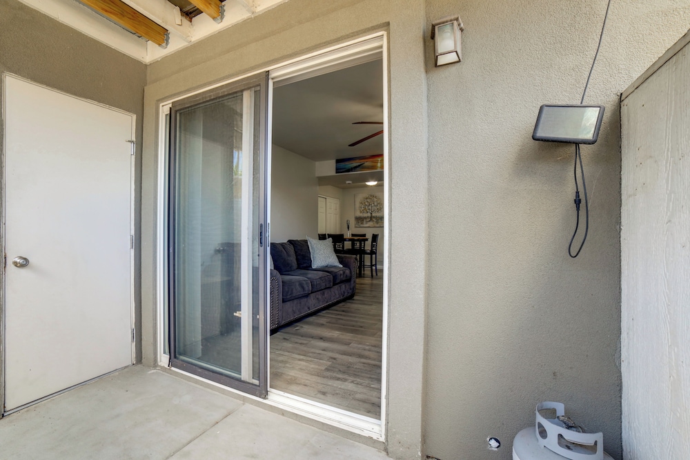 3 Mi to Dtwn: Gated Condo w/ Patio in Reno!