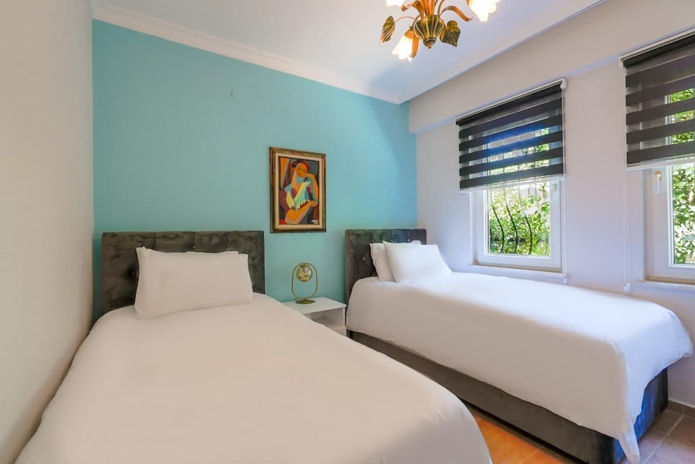 Peaceful Flat With Shared Pool in Camyuva Kemer view 4