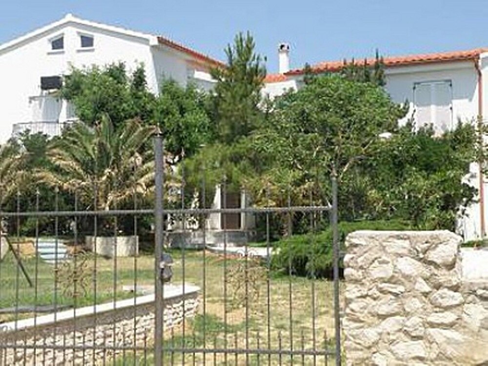Maestro - 30m From the Beach & Parking - A3 view 4