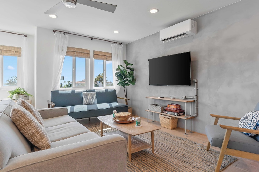 Modern San Clemente Duplex 2 Units w/ Ocean Views, Walk to Trestles Beach