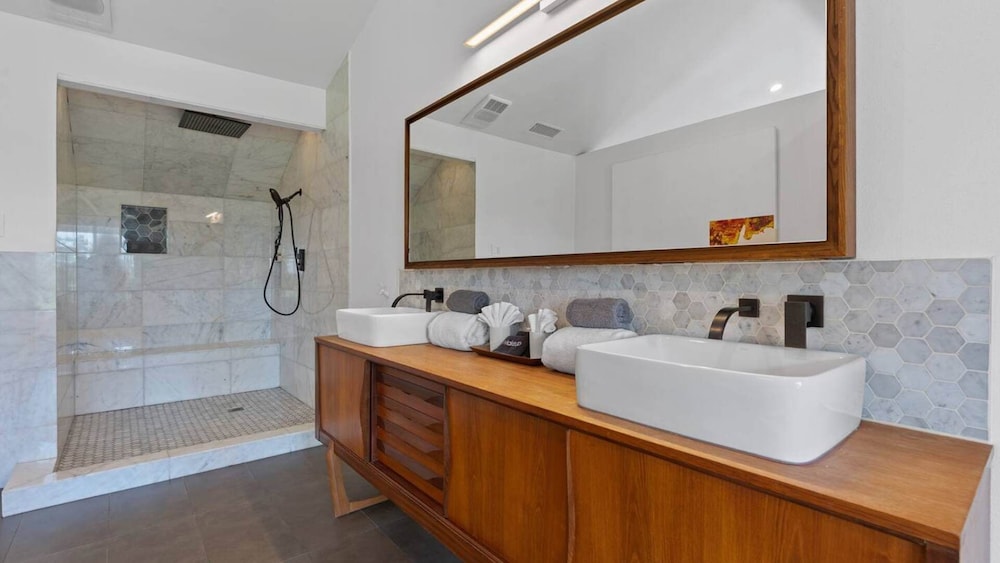 Upstay Luxury Golf Course Retreat w/ Pool & Patio