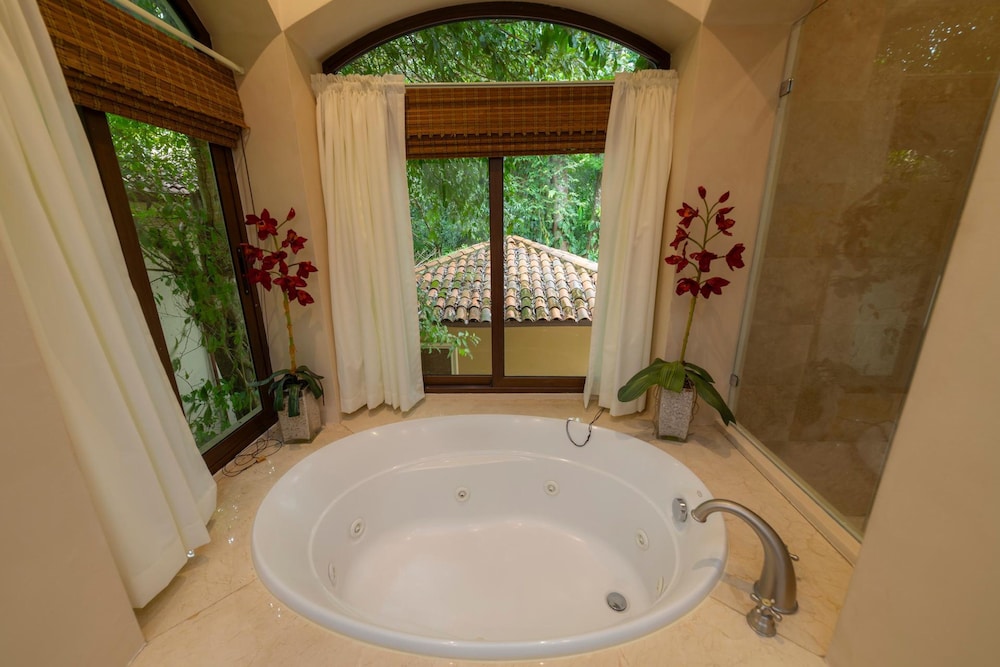 - Casa Zafiro 7 Bedrooms Private Pool