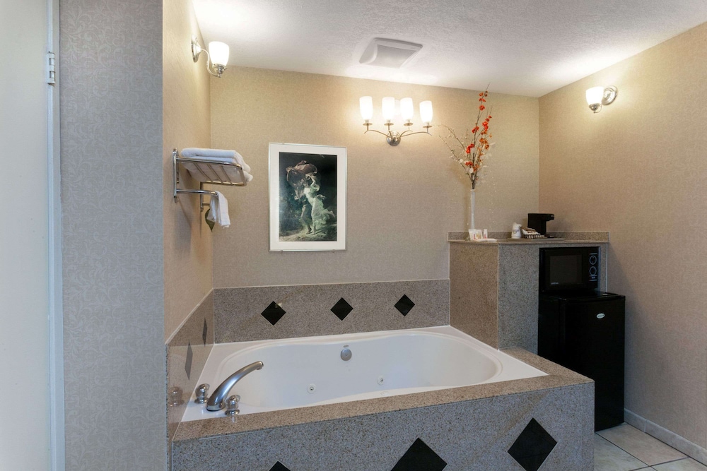 Days Inn by Wyndham Alhambra CA - Property Image 4