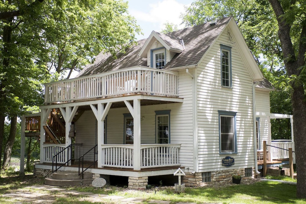 Hotel Prairie Creek Inn - Image 1