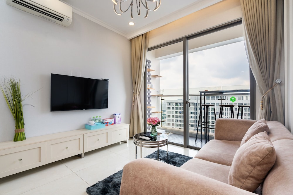 Jennifer House - Millenium Apartment