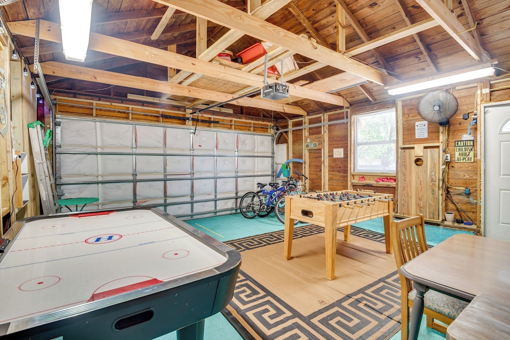 2 Blocks to Canal St: New Smyrna Beach Home