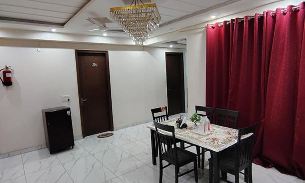 Fabhotel Buland Plaza