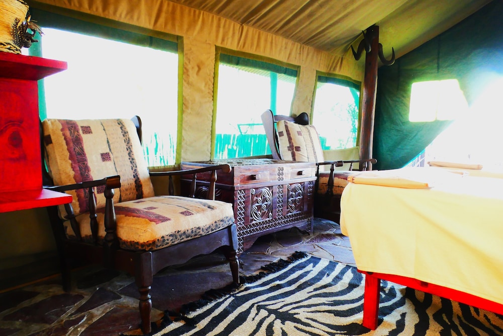 Omukuyu Wildlife Lodge