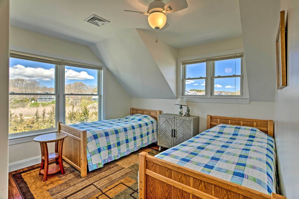 Sunny Beach House Getaway - Steps From Water! view 2