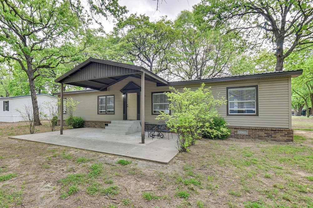 5 Blocks to Beach Access: Sanders Island Getaway!