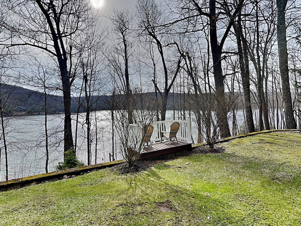 A Lakefront Paradise by Taylor Made Deep Creek