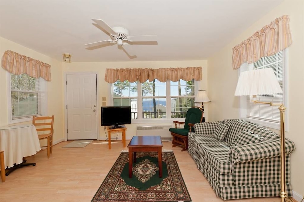 Glenmoor By the Sea