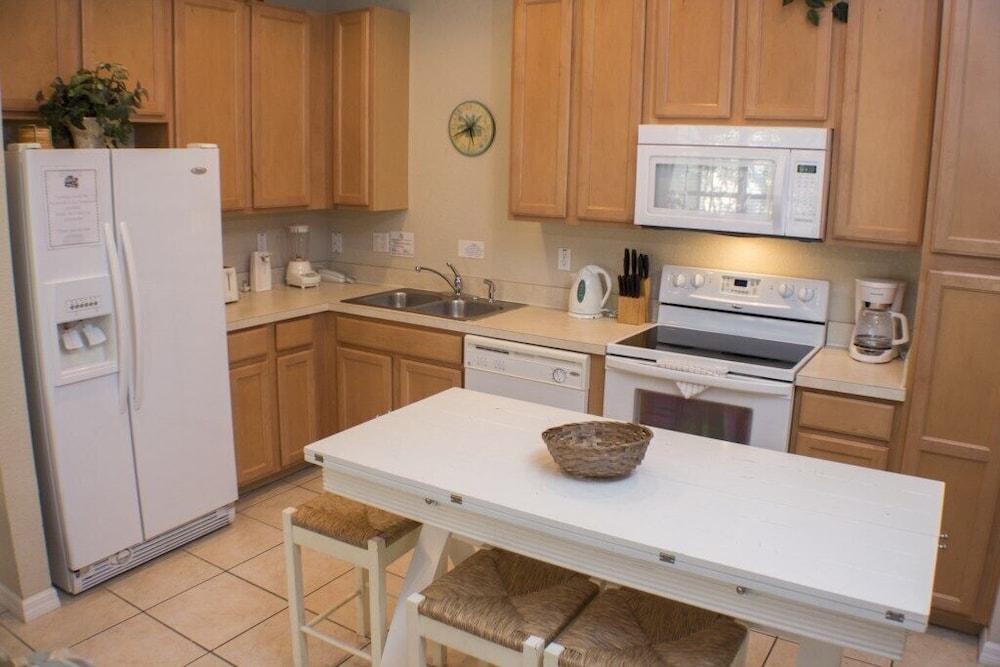 John's Coral Cay 4 Bedroom Townhouse by RedAwning view 4
