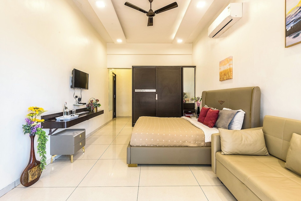 Cosmicstays Luxe Oasis Pool & Bar Villa