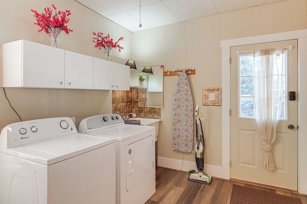 Walkable Group Getaway w/ Bikes in West Liberty!