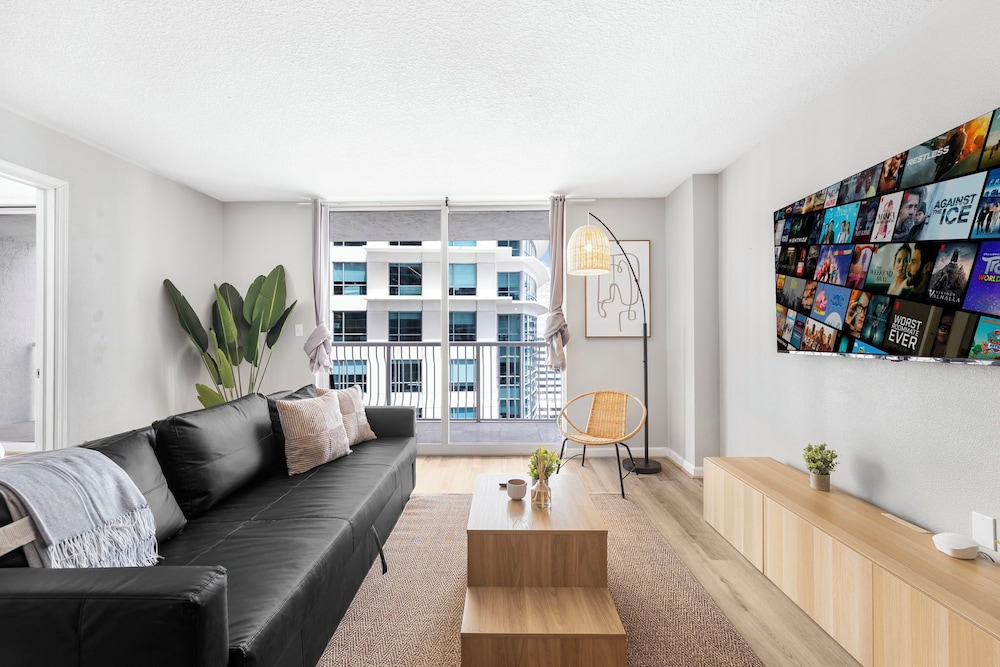 Sky High 31st Floor Condo W Parking