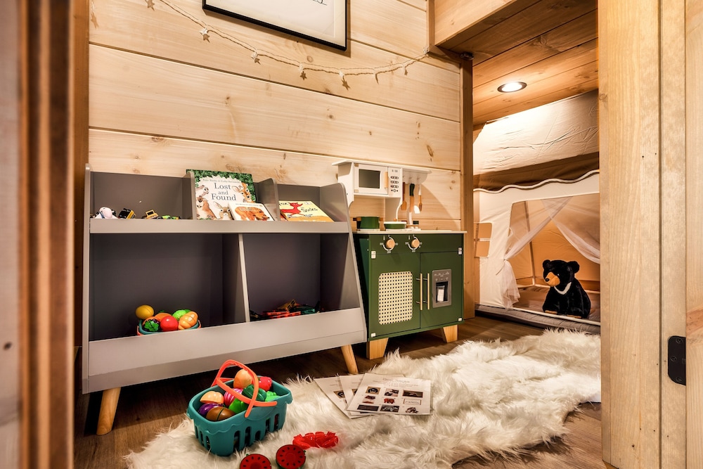 The Luxe 4 Bedroom Cabin