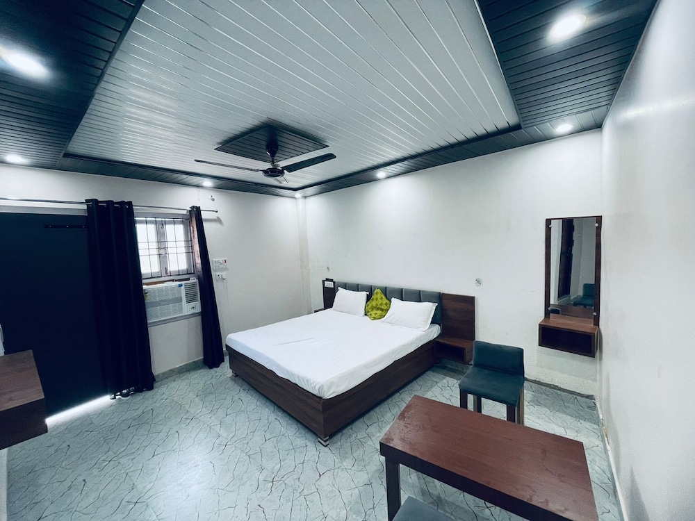 Ayodhya Dham Hotel By GRB view 3