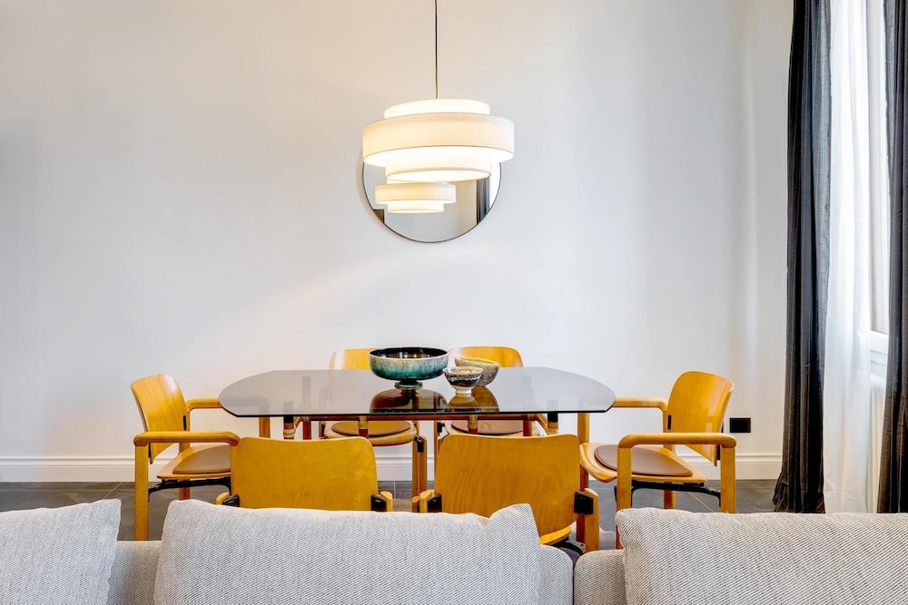 Modern 3BD Apartment Close City Center Belfiore