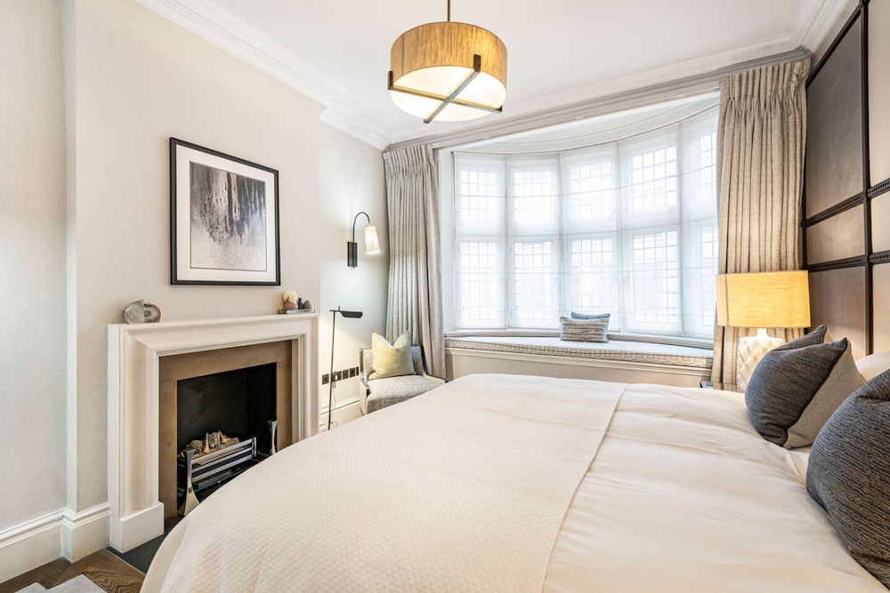 Mayfair Home Private Parking Central AC