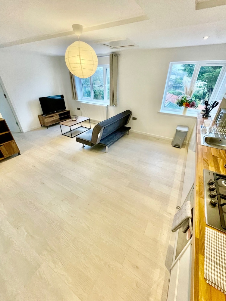 Cambridge Cozy 2 Bedroom Apartment 5 Sleep