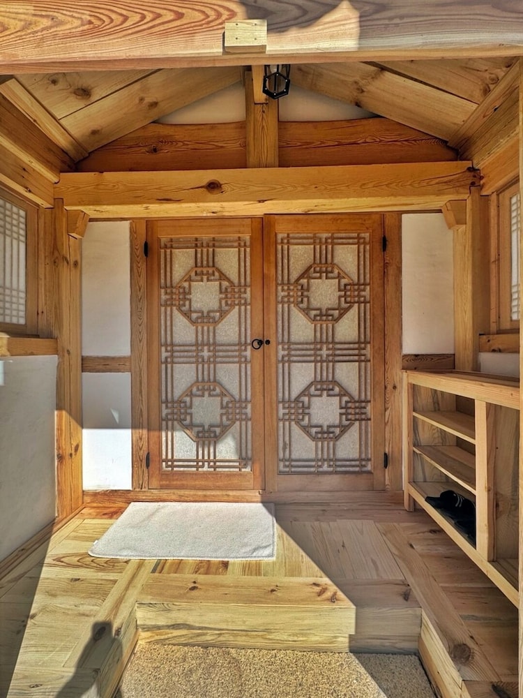 Jukrokjungsa hanokstay