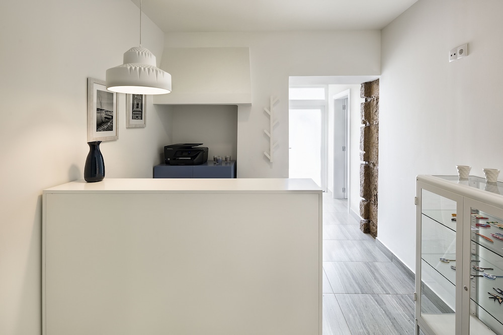 JR Studios & Suites en Coimbra — recepcion & lobby