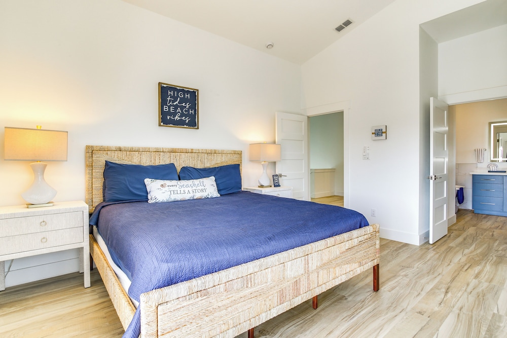 1 Block to Beach: South Padre Island Paradise!