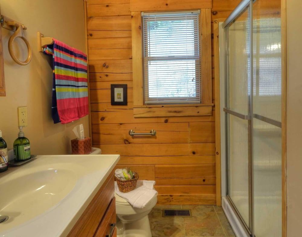 Soaring Eagle 1 Bedroom Cabin by Redawning
