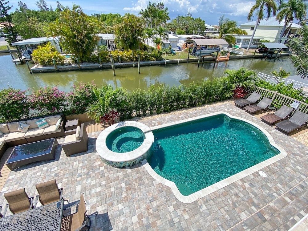 135 Island Escape: 5br Home W/ Pool And Spa! 5 Bedroom Home