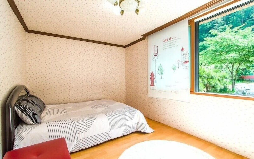 Sunny Junny Pension