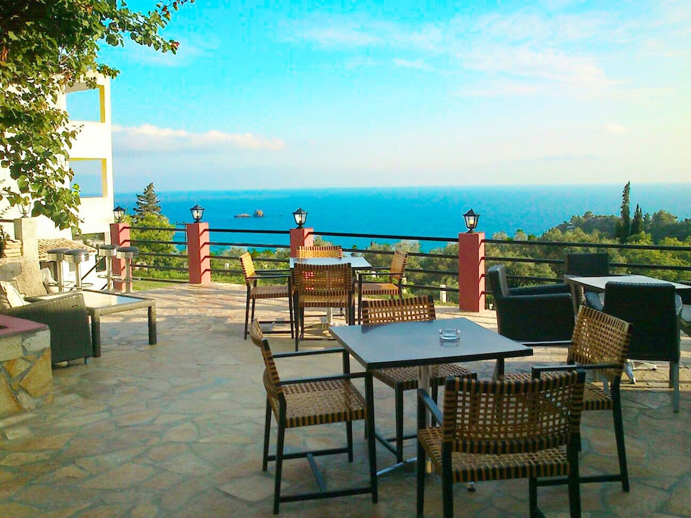 Studio Apartments on Pelekas Beach With Swimming Pool and sea View photo 2