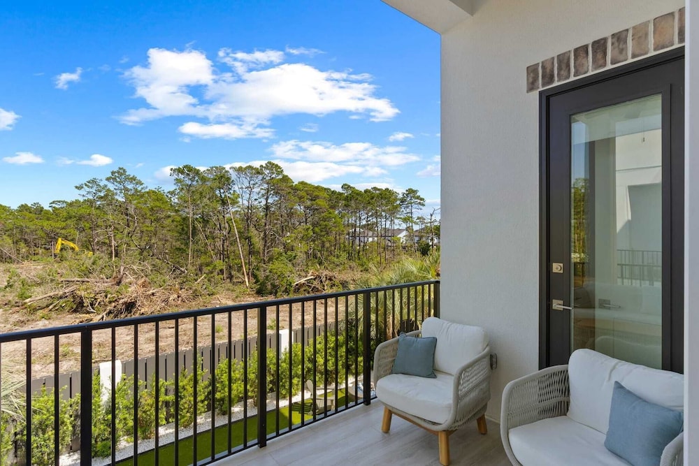 Pool, Hot Tub, Firepit, Walk to Beach Near Gulf Place